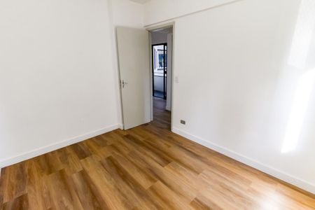 Quarto 1 de apartamento para alugar com 2 quartos, 70m² em Chácara Agrindus, Taboão da Serra