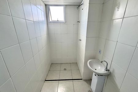 Banheiro social de apartamento para alugar com 2 quartos, 50m² em Jardim Lourdes, Ferraz de Vasconcelos
