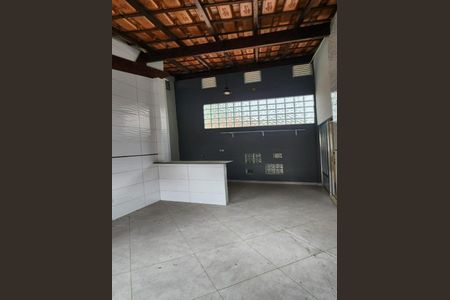 Casa à venda com 3 quartos, 250m² em Vila Ramos, São Paulo