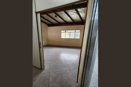 Casa à venda com 3 quartos, 250m² em Vila Ramos, São Paulo