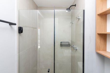 Banheiro de kitnet/studio para alugar com 1 quarto, 26m² em Santo Amaro, São Paulo