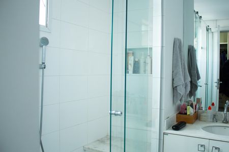 Banheiro da suíte 1 de apartamento para alugar com 4 quartos, 229m² em Cidade Monções, São Paulo