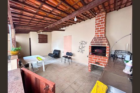 Casa à venda com 244m², 4 quartos e 4 vagas