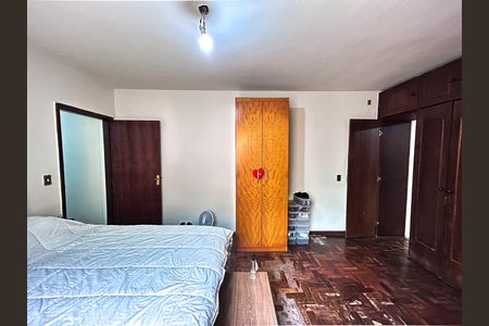 Casa à venda com 244m², 4 quartos e 4 vagas