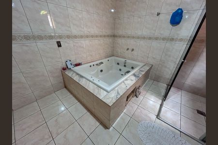 Casa à venda com 244m², 4 quartos e 4 vagas