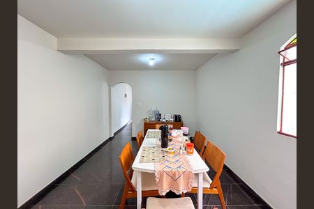Casa à venda com 244m², 4 quartos e 4 vagas