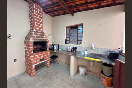 Casa à venda com 244m², 4 quartos e 4 vagas