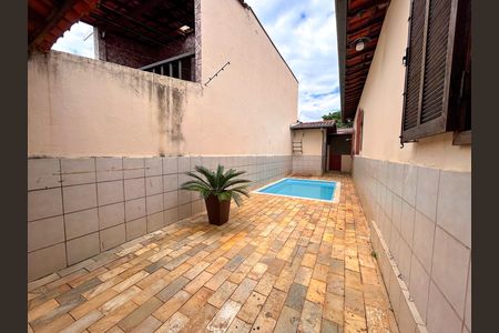 Casa à venda com 244m², 4 quartos e 4 vagas