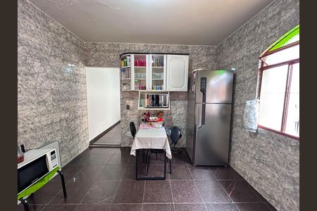Casa à venda com 244m², 4 quartos e 4 vagas