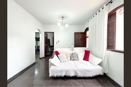 Casa à venda com 244m², 4 quartos e 4 vagas