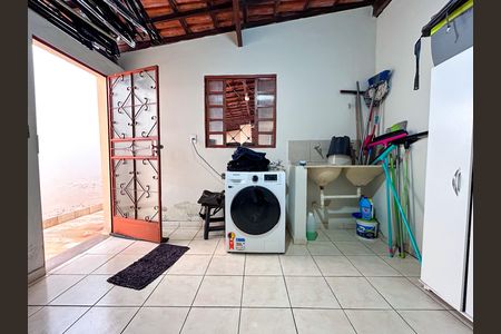 Casa à venda com 244m², 4 quartos e 4 vagas