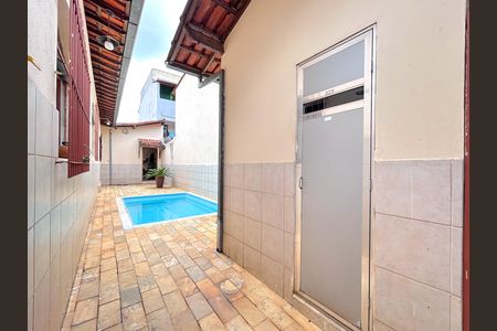 Casa à venda com 244m², 4 quartos e 4 vagas