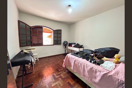 Casa à venda com 244m², 4 quartos e 4 vagas