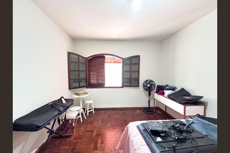 Casa à venda com 244m², 4 quartos e 4 vagas