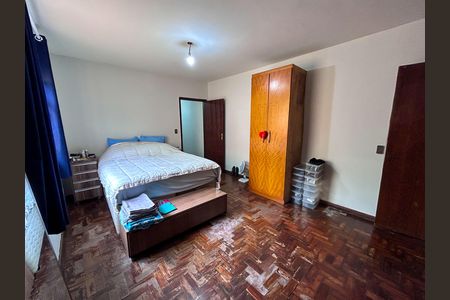 Casa à venda com 244m², 4 quartos e 4 vagas