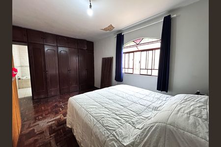 Casa à venda com 244m², 4 quartos e 4 vagas