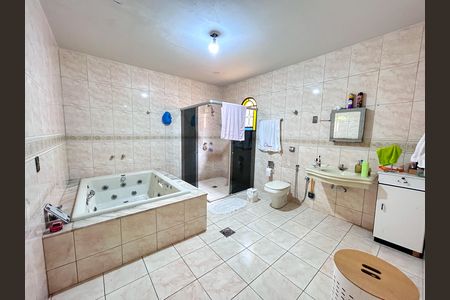 Casa à venda com 244m², 4 quartos e 4 vagas