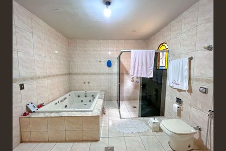 Casa à venda com 244m², 4 quartos e 4 vagas