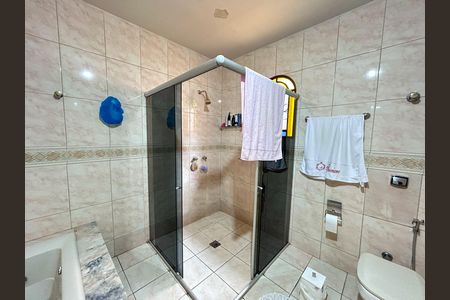 Casa à venda com 244m², 4 quartos e 4 vagas