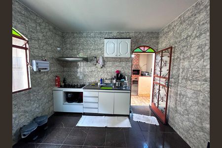 Casa à venda com 244m², 4 quartos e 4 vagas