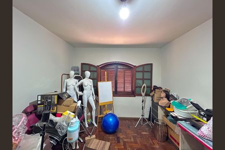 Casa à venda com 244m², 4 quartos e 4 vagas