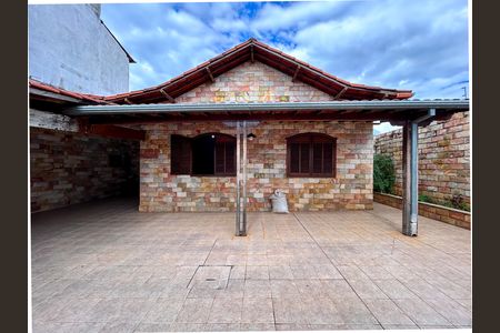 Casa à venda com 244m², 4 quartos e 4 vagas