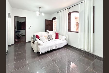 Casa à venda com 244m², 4 quartos e 4 vagas