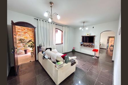 Casa à venda com 244m², 4 quartos e 4 vagas