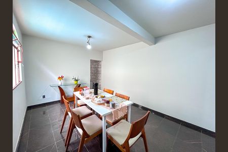 Casa à venda com 244m², 4 quartos e 4 vagas