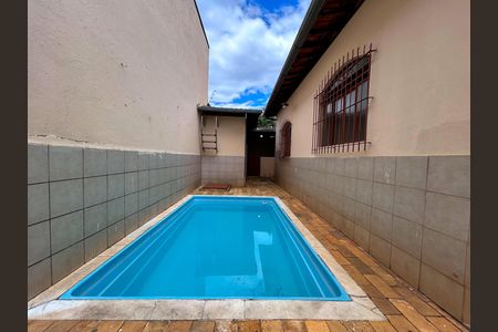 Casa à venda com 244m², 4 quartos e 4 vagas