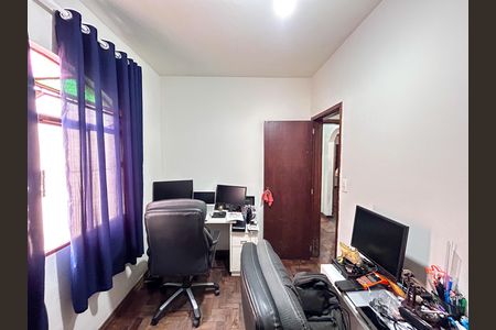 Casa à venda com 244m², 4 quartos e 4 vagas