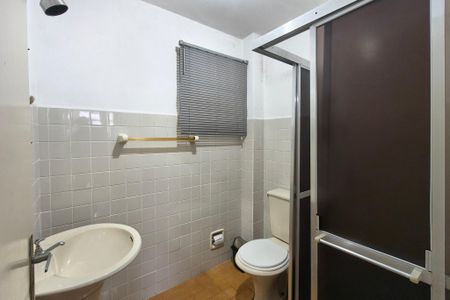 Banheiro  de kitnet/studio para alugar com 0 quarto, 40m² em Canto do Forte, Praia Grande