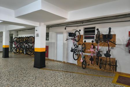 Bicicletário de kitnet/studio para alugar com 0 quarto, 40m² em Canto do Forte, Praia Grande