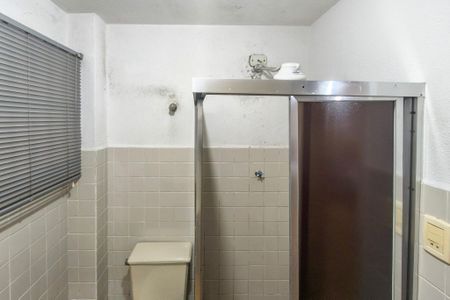 Banheiro de kitnet/studio para alugar com 0 quarto, 40m² em Canto do Forte, Praia Grande