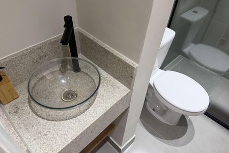 Banheiro da Suíte de apartamento para alugar com 3 quartos, 89m² em Ponta da Praia, Santos
