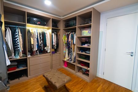 Closet da Suite 1 de apartamento para alugar com 3 quartos, 177m² em Vila Clementino, São Paulo