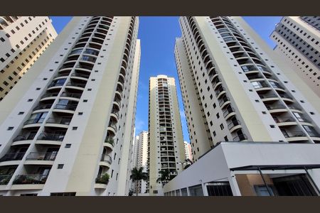 Apartamento à venda com 110m², 3 quartos e 1 vaga Apartamento à venda com 110m², 3 quartos e 1 vagaFachada