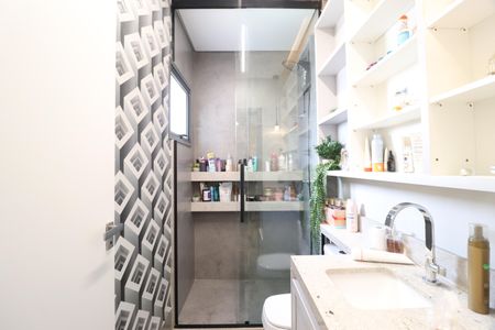 Banheiro do Quarto 1 de apartamento para alugar com 3 quartos, 96m² em Osvaldo Rezende, Uberlândia