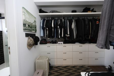 Apartamento à venda com 142m², 3 quartos e 4 vagas Apartamento à venda com 142m², 3 quartos e 4 vagasCloset da suíte 3