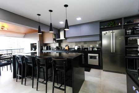 Apartamento à venda com 142m², 3 quartos e 4 vagas Apartamento à venda com 142m², 3 quartos e 4 vagasCozinha