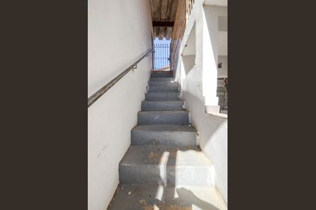 Escada de casa para alugar com 1 quarto, 50m² em Jardim Libano, São Paulo