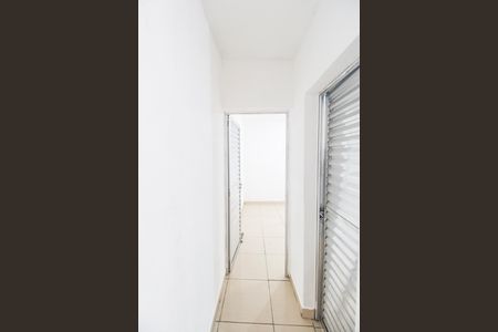Corredor de apartamento para alugar com 1 quarto, 35m² em Vila Jussara, Carapicuíba