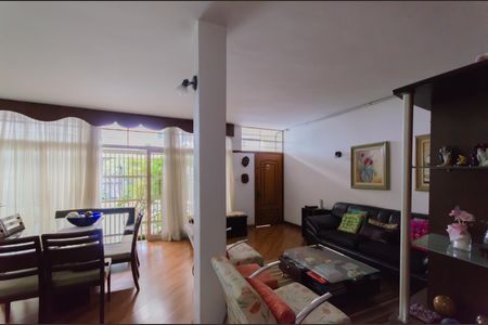 Casa à venda com 110m², 3 quartos e 2 vagas Casa à venda com 110m², 3 quartos e 2 vagasSala