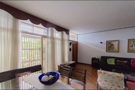 Casa à venda com 110m², 3 quartos e 2 vagas Casa à venda com 110m², 3 quartos e 2 vagasSala