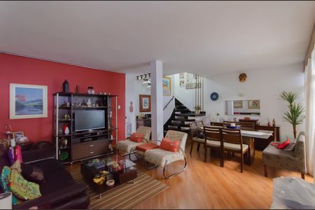 Casa à venda com 110m², 3 quartos e 2 vagas Casa à venda com 110m², 3 quartos e 2 vagasSala
