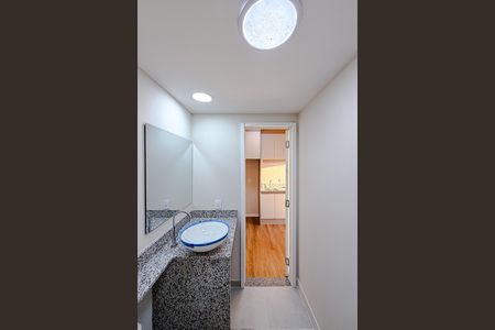 Banheiro de kitnet/studio à venda com 1 quarto, 28m² em Liberdade, São Paulo