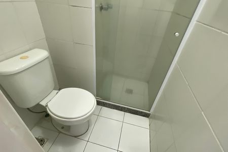 Banheiro de apartamento para alugar com 2 quartos, 50m² em Centro, Duque de Caxias