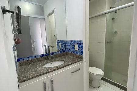 Banheiro de apartamento para alugar com 2 quartos, 50m² em Centro, Duque de Caxias
