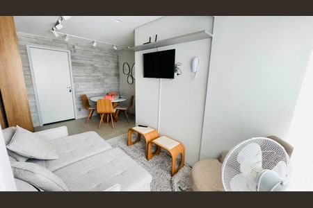 Sala de apartamento para alugar com 2 quartos, 39m² em Jardim Santa Paula, Cotia