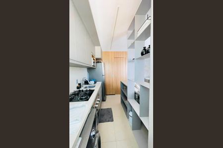 Cozinha de apartamento para alugar com 2 quartos, 39m² em Jardim Santa Paula, Cotia